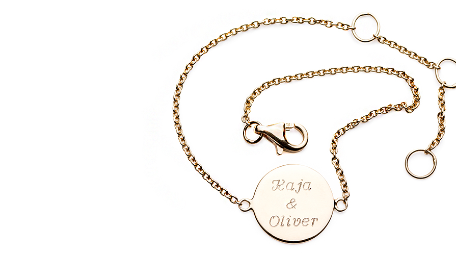 Armband ”Mother of” från Libelula. 18K guld