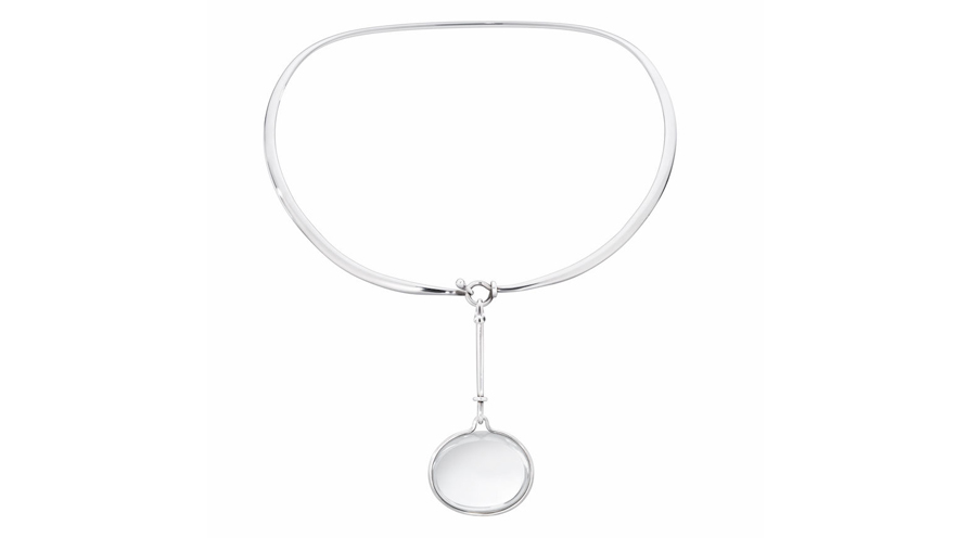 Halsband med en bergskristall i form av en droppe